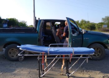 Ebrio cae de moto y se lesiona