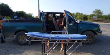 Ebrio cae de moto y se lesiona