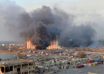 Ordenan arresto contra el director del puerto de Beirut por explosión