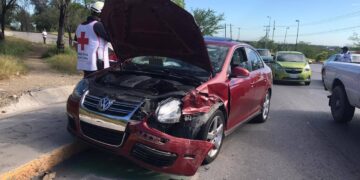 Menor se lesiona en choque frente al Planetario de Victoria