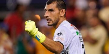 Nahuel Guzmán será baja de Tigres por Covid-19