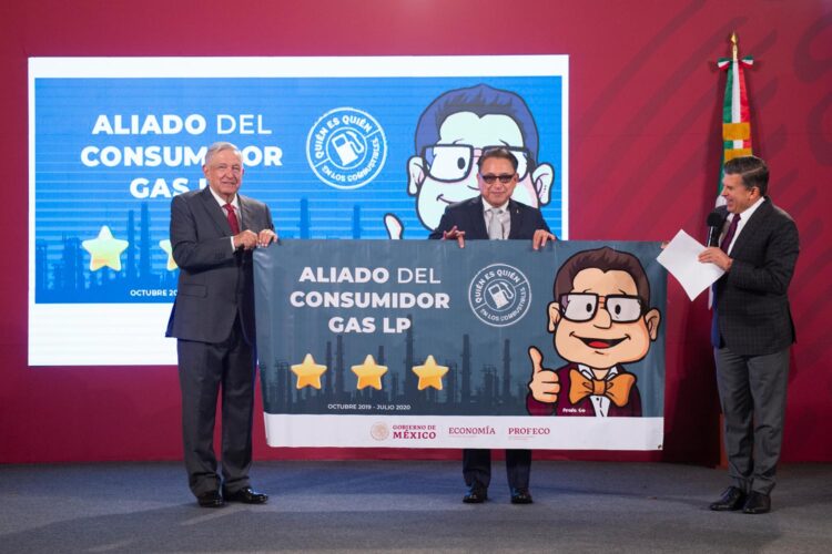 López Obrador refrenda compromiso de no aumentar precios de combustibles