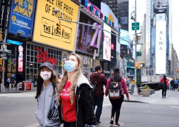 Nueva York ha controlado el Covid-19, pero enfrenta riesgos de rebrote para otoño