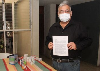 Mexicano que sobrevive a COVID-19 crea guía para sobrellevar la enfermedad