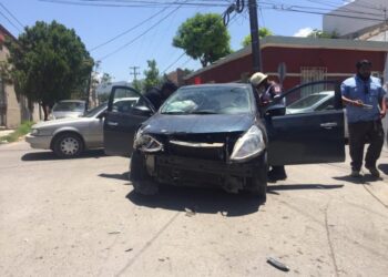 Se lesionan mujeres en aparatoso choque