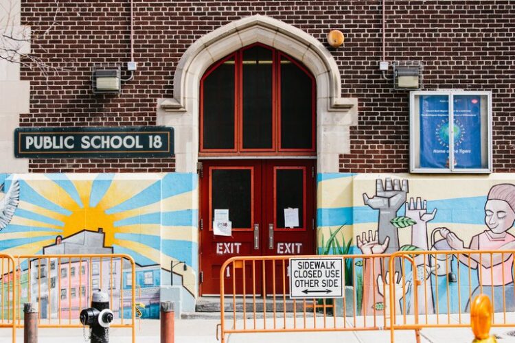 Nueva York autoriza apertura de escuelas en septiembre