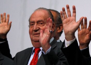 El rey emérito español Juan Carlos I viajó por tierra a Portugal y desde allí se exilió en República Dominicana
