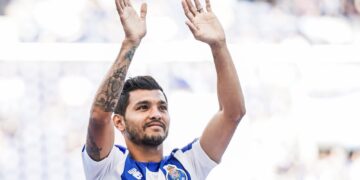 ‘Tecatito’ Corona es nombrado MVP de la Liga de Portugal