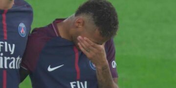 Llora Neymar tras perder la final de la Champions 2020
