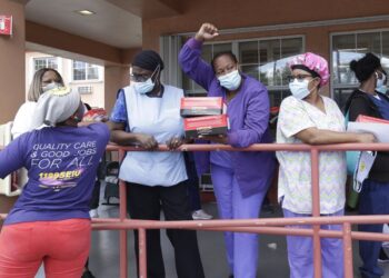 Estados Unidos alcanzó hoy la cifra más alta de muertes Covid desde mayo