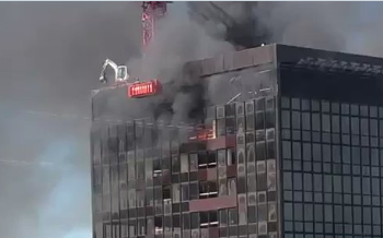 Se incendia torre del World Trade Center en Bruselas, Bélgica