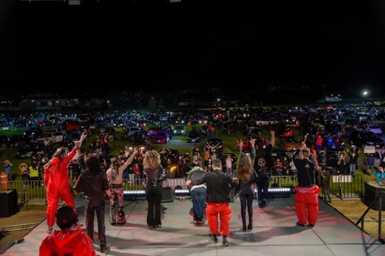 Moderatto realiza el primer “autoconcierto” masivo en México