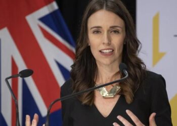 Nueva Zelanda posterga elecciones por nuevo brote de coronaviurs