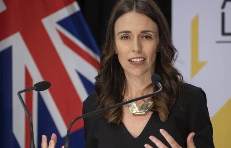 Nueva Zelanda posterga elecciones por nuevo brote de coronaviurs