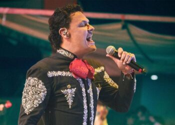 Pedro Fernández reapareció y su aspecto provocó intrigantes comentarios