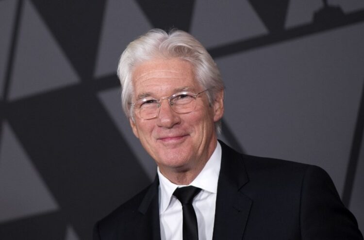 Richard Gere regresa a la TV en la serie MotherFatherSon