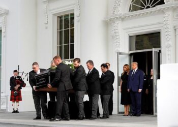Donald Trump celebra el funeral de su hermano en la Casa Blanca