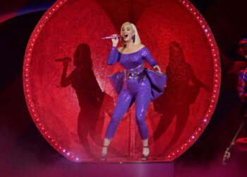 Katy Perry sorprendida por pisar el numero #1 de nuevo