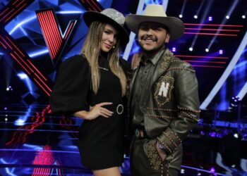 Christian Nodal confirma su relación con Belinda con una romántica foto