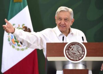 ‘No vengo a ver candidatos’; AMLO