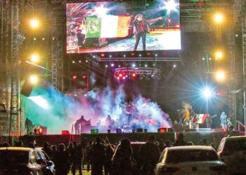 Alex Lora debuta con el Tri en los “autoconciertos”