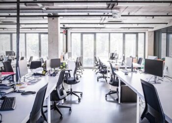 COVID-19 ha dejado sin empleo a 75 mil personas en NL: ‘El Bronco’