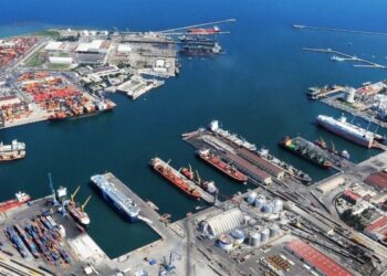 Presidente busca revocar a empresa concesión de un siglo del Puerto de Veracruz