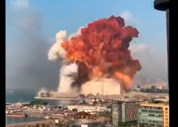 Fuerte explosión en almacén en el puerto de Beirut, Líbano