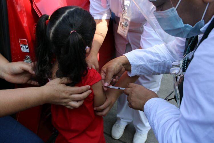 Aplicará IMSS más de 400 mil vacunas contra influenza