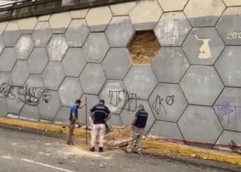 Se derrumba parte del muro de contención de la “Joroba”