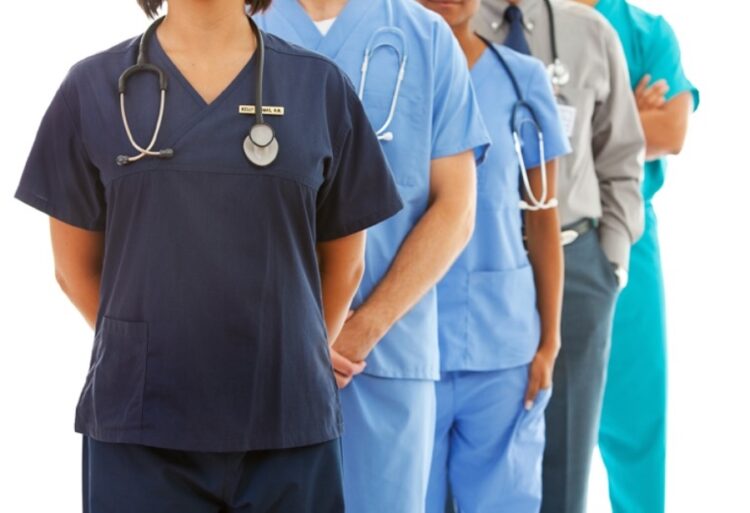 Dato Interesante ¿Por qué las enfermeras van de blanco y los médicos de verde