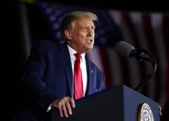 Tribunal niega a Trump excluir a migrantes de censo nacional