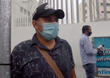 Embarazada da a luz en baño de hospital Canseco; eran gemelos y fallecieron