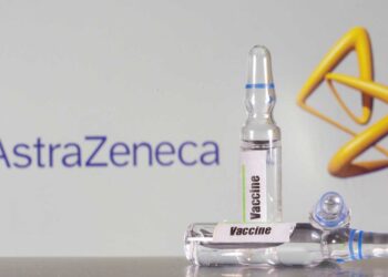AstraZeneca reanuda pruebas de vacuna contra covid-19