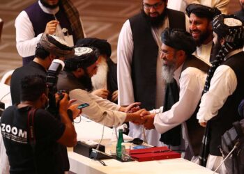 Inicia histórico diálogo de paz entre gobierno afgano y talibanes