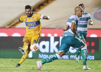 Tigres pone fin a su mala racha y se impone 2-0 a Santos