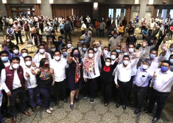 Mario Delgado toma protesta a comités de la defensa de la 4T