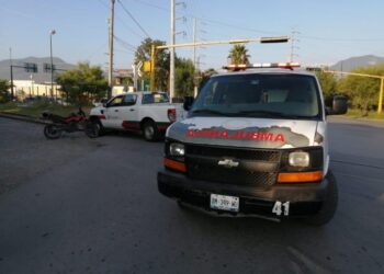 Motociclista es arrastrado en las vías del Tren