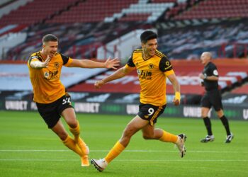 Raúl Jiménez marca su primer gol de la temporada con los Wolves