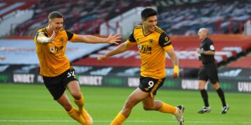 Raúl Jiménez marca su primer gol de la temporada con los Wolves