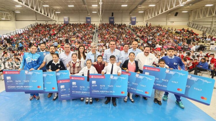 Autoriza Rivas beneficiar  a más alumnos con becas