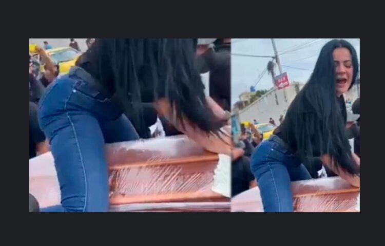 Colombiana baila reggaetón sobre el ataúd de su esposo