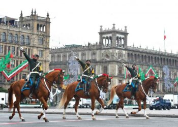 Covid obliga a realizar desfile militar corto y sin público