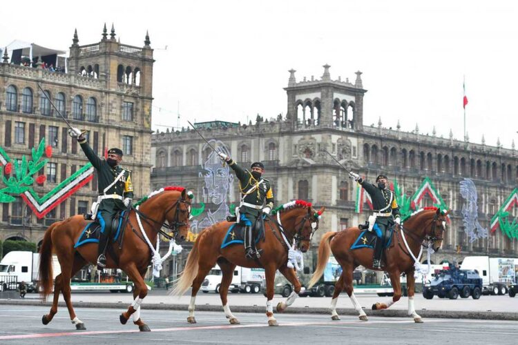 Covid obliga a realizar desfile militar corto y sin público