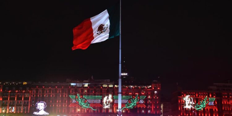 Un viva por el heroico pueblo de México; un festejo histórico con sana distancia