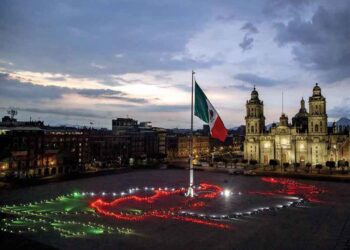 Un viva por el heroico pueblo de México; un festejo histórico con sana distancia