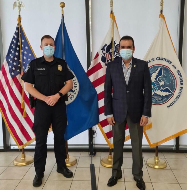 Prorrogan apertura de frontera EU-México hasta octubre