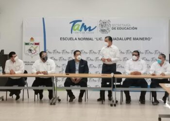 Entrega SNTE-SET nombramientos a  maestros de la Normal J. Gpe. Mainero