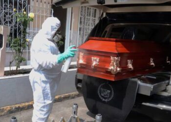 Muertes por Covid-19 llegan a 73 mil 493 en México