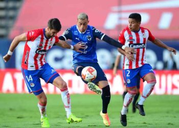 Rayados de Monterrey gana 2-1 de visita en San Luis 